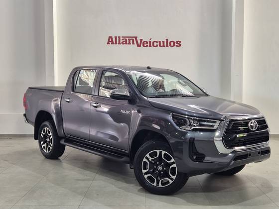 TOYOTA HILUX 2.8 D-4D TURBO DIESEL CD SRV 4X4 AUTOMÁTICO